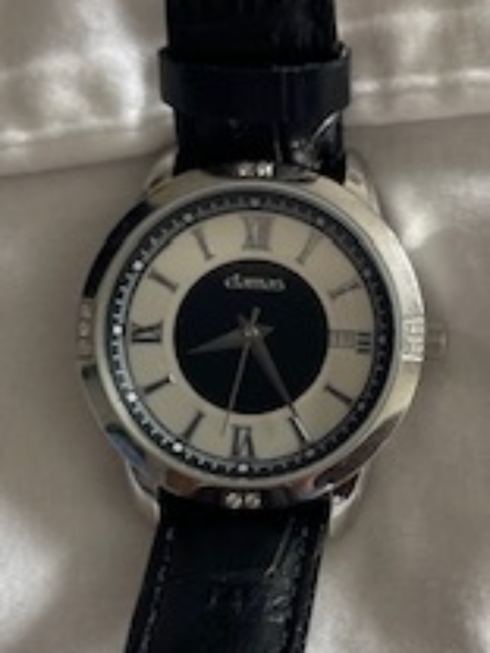 Damas Classic Quartz (Bezel Diamond Accents)